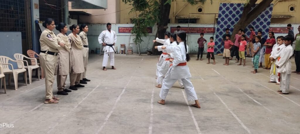 విద్యార్థుల్లో భద్రతా అవగాహన – శక్తి టీం ప్రత్యేక కార్యక్రమం.