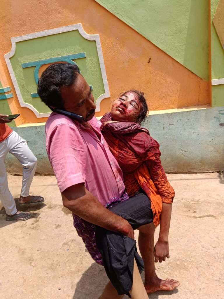 విద్యార్థిని గొంతు కోసి చంపిన మరొక వ్యక్తి.