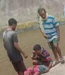 జలపాతంలో మునిగి ముగ్గురు బాలికలు మృతి