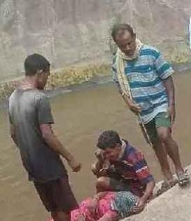 జలపాతంలో మునిగి ముగ్గురు బాలికలు మృతి