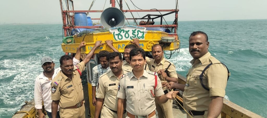 సముద్ర తీర భద్రత బలోపేతం – సంయుక్త బోటు పట్రోలింగ్ నిర్వహణ.