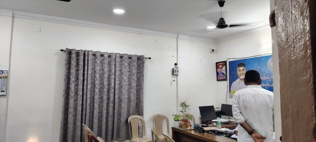 రాజంపేట తాసిల్దార్ కార్యాలయంలో ఏసీల చోరీ