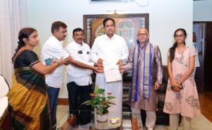 ఎస్వీ గోసంరక్షణ ట్రస్ట్ కు రూ 10 లక్షలు విరాళం