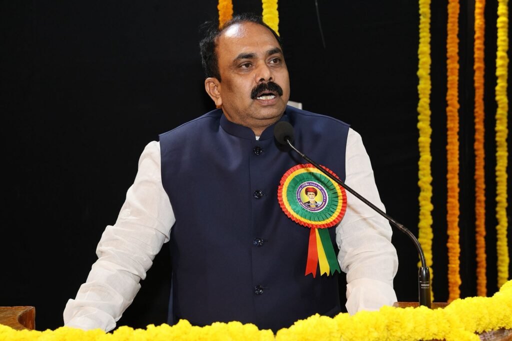 విద్యా జ్యోతి వెలిగించిన మహాత్మా జ్యోతిబా పూలే