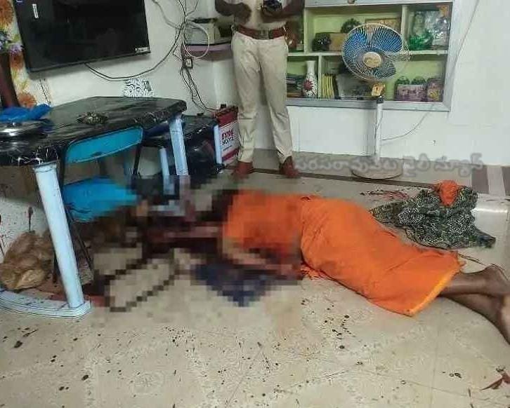 అర్ధరాత్రి ఇంట్లో RMP డాక్టర్ దారుణ హత్య