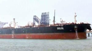 హర్మూజ్ జలసంధిలో తీవ్ర ఉద్రిక్తత.. ఇరాన్‌ను చుట్టుముట్టిన అమెరికా