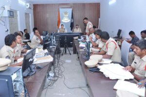 ఎర్రచందనం స్మగ్లర్ల వేటలో వేగం పెంచండి: జిల్లా ఎస్పీ ధీరజ్ కునుబిల్లి