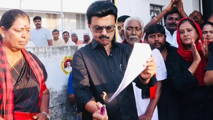 డీలిమిటేషన్‌’ ప్రతులను దహనం చేసిన సీఎం స్టాలిన్‌