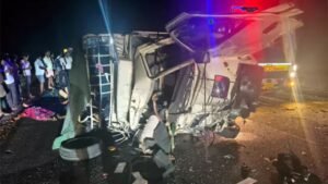 రాఘవేంద్ర స్వామి దర్శనానికి వెళ్తుండగా వెంటాడిన మృత్యువు.