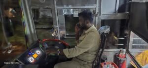 కర్నూలు గద్వాల్ మార్గంలో ఆర్టీసీ బస్సు డ్రైవర్ నిర్లక్ష్యం..