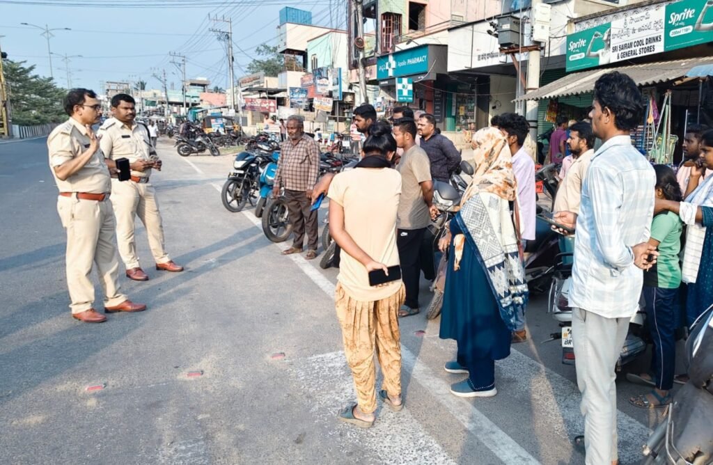 హెల్మెట్ తప్పనిసరి – బాపట్లలో కఠిన తనిఖీలు