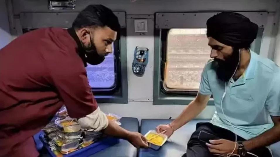 రైలు ప్రయాణంలో చెత్త వేస్తే భారీ జరిమానా!