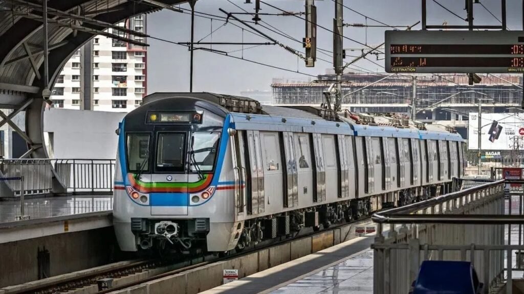 ఆర్టీసీ కార్మికుల సమ్మె వేళ మెట్రో కీలక నిర్ణయం..