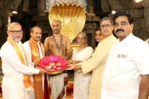 టీటీడీకి కేజీ బంగారం విరాళం..!