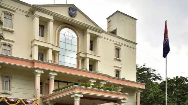 హైదరాబాద్‌లో భారీగా లొంగిపోయిన మావోయిస్టులు..