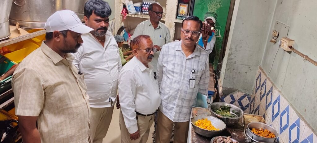 ఆహార నాణ్యత లోపిస్తే కఠిన చర్యలు తప్పవు: కమిషనర్ హెచ్చరిక