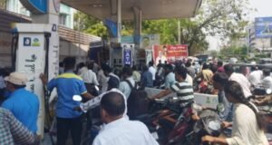 కర్నూలులో 66 పెట్రోల్‌ బంకులు మూత యంత్రాంగం