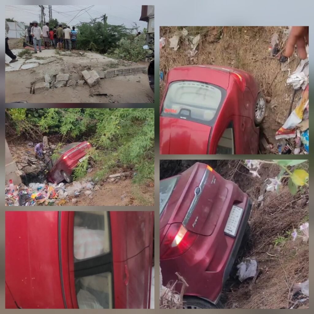 అదుపుతప్పి డ్రైనేజీలోకి దూసుకెళ్లిన కారు