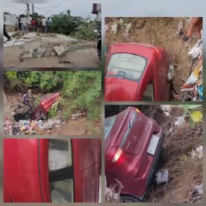 అదుపుతప్పి డ్రైనేజీలోకి దూసుకెళ్లిన కారు