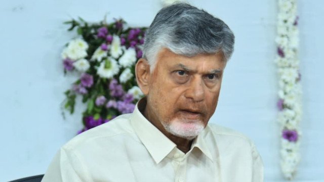టోల్ ప్లాజా సిబ్బందిపై దాడి.
