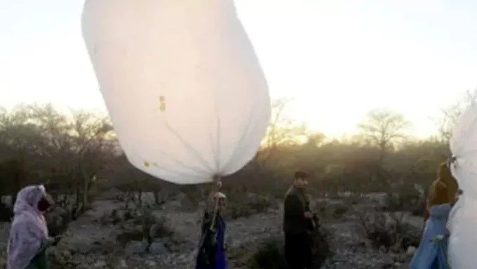 పాక్‌లో గ్యాస్‌ సంక్షోభం.. బెలూన్లలో స్టోరేజీ