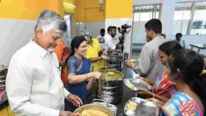అన్న క్యాంటీన్‌లో అల్పాహారం తీసుకున్న ముఖ్యమంత్రి చంద్రబాబు.