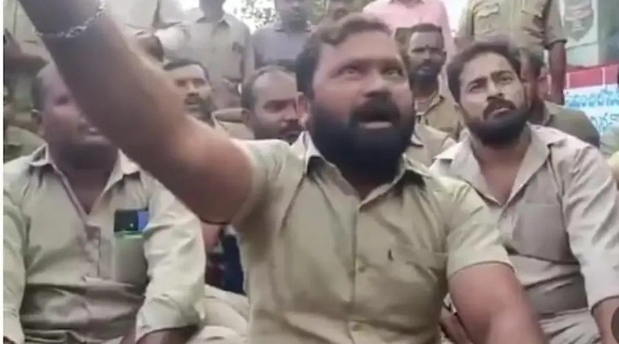 మంచిర్యాల ఆర్టీసీ డిపో వద్ద ఉద్రిక్తత