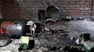 కుమ్మరవాండ్లపల్లిలో ఇంట్లో పేలిన గ్యాస్ సిలిండర్లు..!