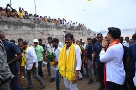 సింధనూరులో మంత్రి నారా లోకేష్ కు అడుగడుగునా తెలుగు ప్రజల నీరాజనం..!