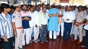 తమినాడు యువతకు ఉద్యోగ ఉపాధి అవకాశాలు కావాలి.