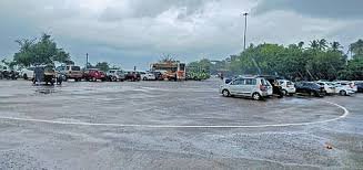 స్టాల్స్ నిర్వహణను అడ్డుకున్న వ్యాపారుల అసోసియేషన్