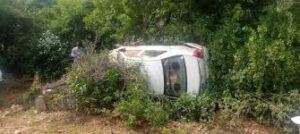 శ్రీశైలం సాక్షి గణపతి ఆలయం వద్ద అదుపుతప్పి కారు బోల్తా..!