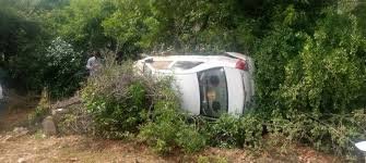 శ్రీశైలం సాక్షి గణపతి ఆలయం వద్ద అదుపుతప్పి కారు బోల్తా..!