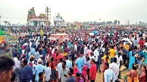 నిప్పులు ఒకరి మీద ఒకరు విసురుకునే జాతర.. ఎక్కడంటే?