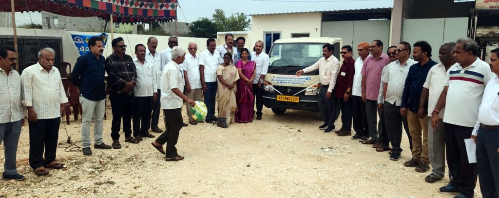 రోటరీక్లబ్‌చే మానవత సంస్థకు వాహనం విరాళం