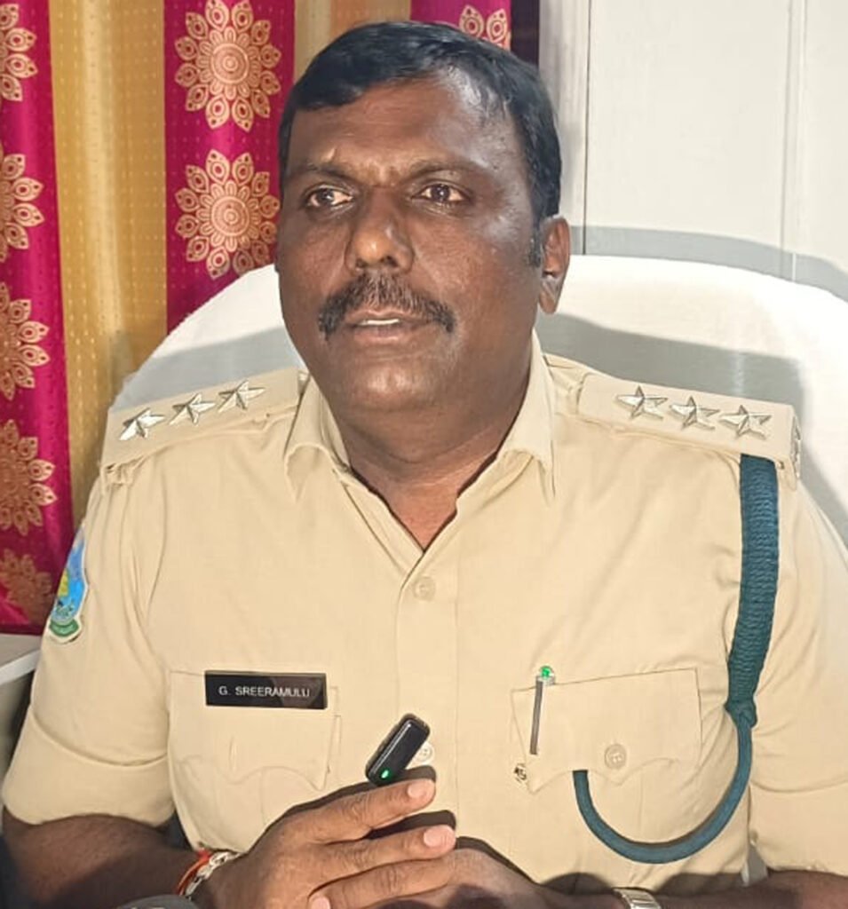 హైకోర్టులో అనుచితంగా ప్రవర్తించిన ఫారెస్ట్ రేంజర్‌ శ్రీరాములు సస్పెన్షన్‌