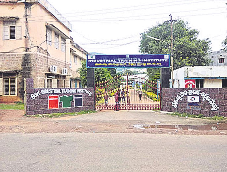 ఐటిఐలో ప్రవేశాలకు దరఖాస్తుల ఆహ్వానం