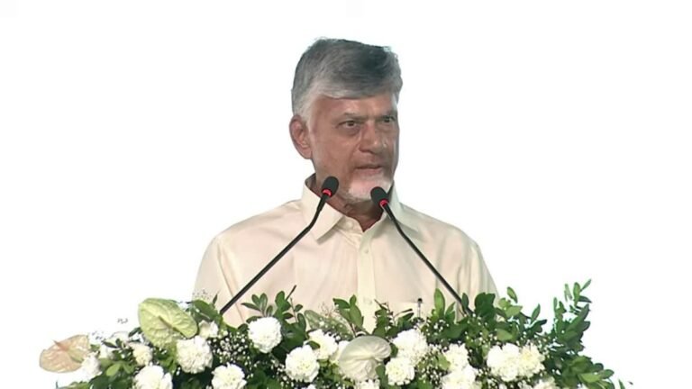 పోలవరం సహా ఏపీలోని సాగునీటి ప్రాజెక్టులపై సీఎం చంద్రబాబు సమీక్ష.
