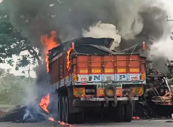 కురబలకోట మండలంలో లారీ అగ్నిప్రమాదం