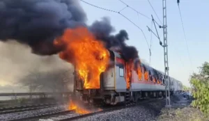 తిరువనంతపురం-ఢిల్లీ రాజధాని ఎక్స్ప్రెస్ లో మంటలు.
