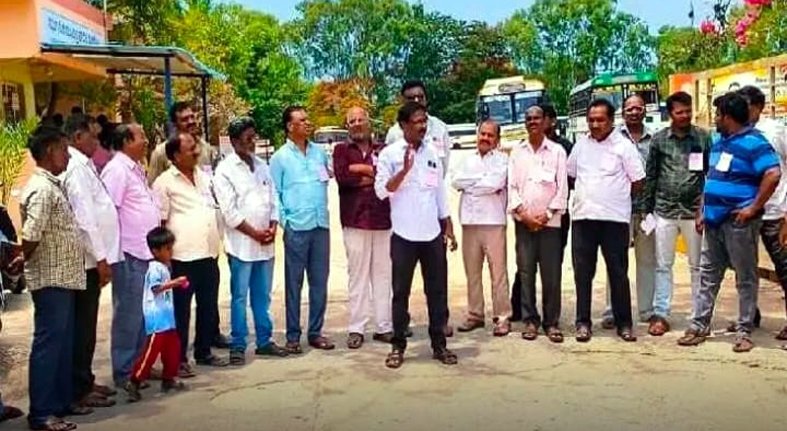 ఆర్టీసి డిపో వద్ద నేషనల్‌ మజ్ధూర్‌ నిరసన