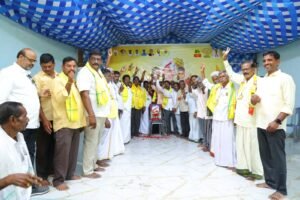 మహానాడు మూడుముక్కలాట-చల్లాపై మధు ఆదిపత్యపోరు