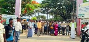 మార్కెట్‌యార్డులో రైతులపై దాడి