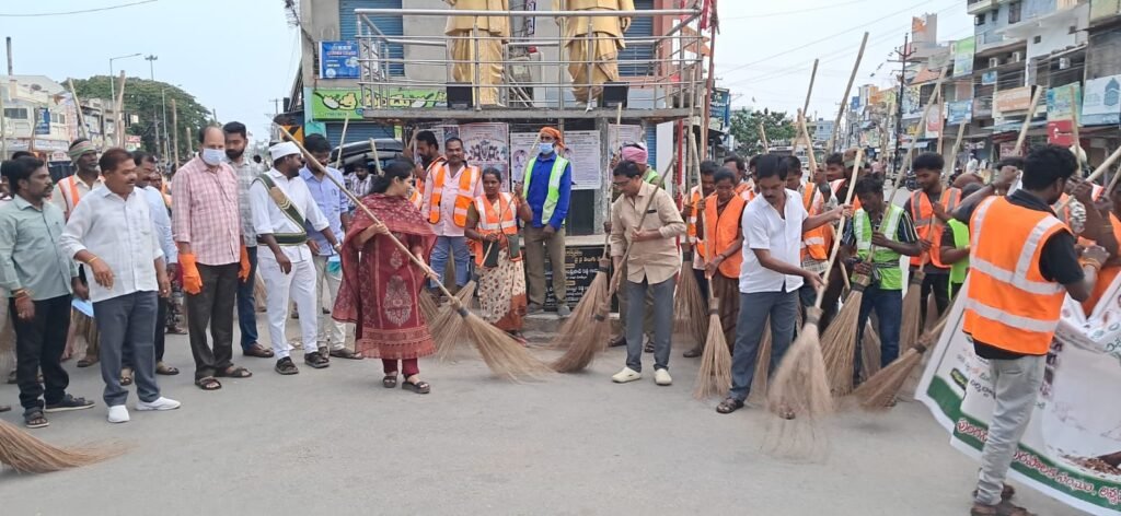 ఆపరేషన్‌క్లీన్‌ స్వీప్‌ను ప్రారంభించిన స్పెషలాఫీర్‌ కళ్యాణి