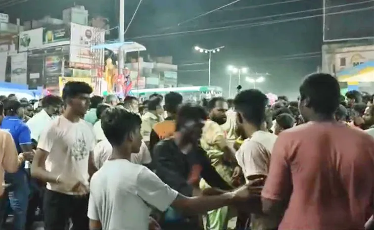 పీలేరులో టీడీపీ వర్గాల మధ్య ఘర్షణ