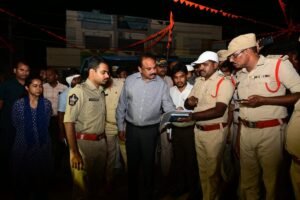అల్మాస్‌పేట సర్కిల్ గొడవపై కలెక్టర్, ఎస్పీ సీరియస్.