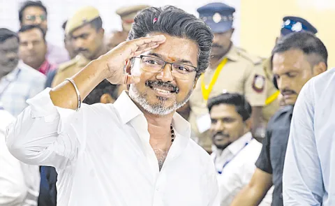 తమిళనాడు ప్రభుత్వ ఏర్పాటు అంశంపై గవర్నర్‌తో విజయ్ మరోసారి చర్చించే అవకాశం