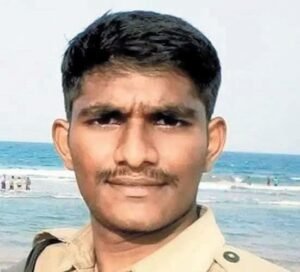 అతనో సాధారణ కానిస్టేబుల్.