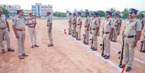 సాయుధ దళాల పరేడ్‌ను సమీక్షచించిన జిల్లా ఎస్పీ