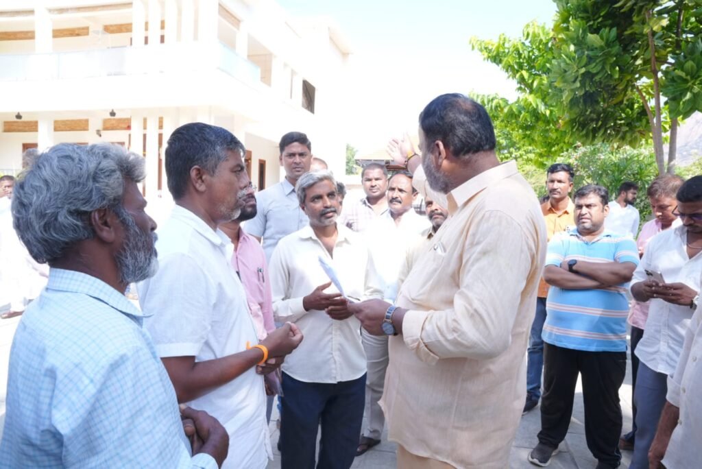 బోరెడ్డిగారి పల్లెలో మంత్రి ప్రజాదర్బార్